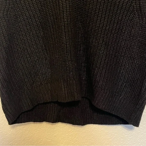 H&M Divided Black Knit Sleeveless V-Neck Wide Cut Sweater Vest Size Medium - Picture 3 of 14